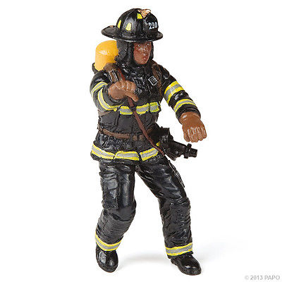 Фигурка американского пожарного 